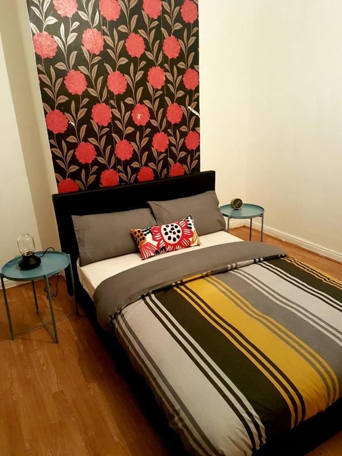 Budget House In Gants Hill Bed and Breakfast Ilford Exteriör bild