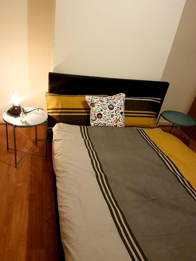 Budget House In Gants Hill Bed and Breakfast Ilford Exteriör bild